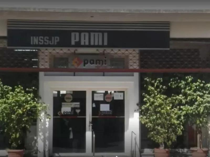 Caos total en PAMI: &Eacute;xodo de m&eacute;dicos y la delegaci&oacute;n en completa acefal&iacute;a