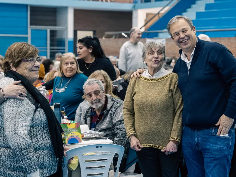 Más de 2 mil adultos mayores celebraron el mes del abuelo