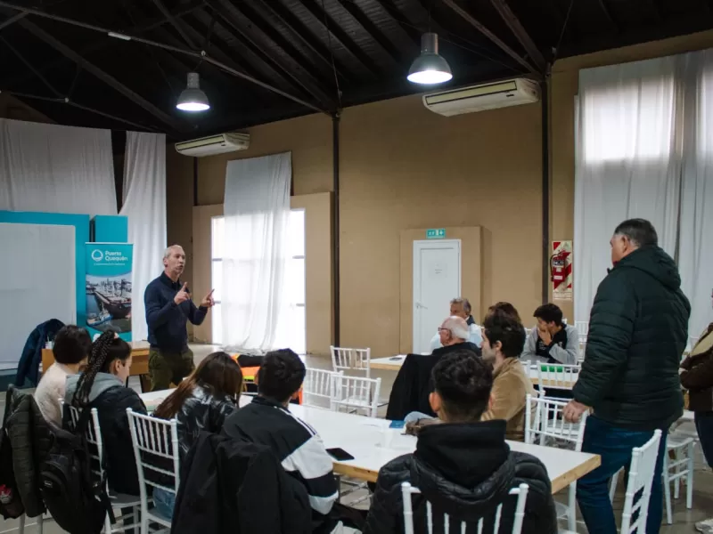 Estudiantes del Centro de Formación Laboral N° 403 conocieron el funcionamiento de Puerto Quequén