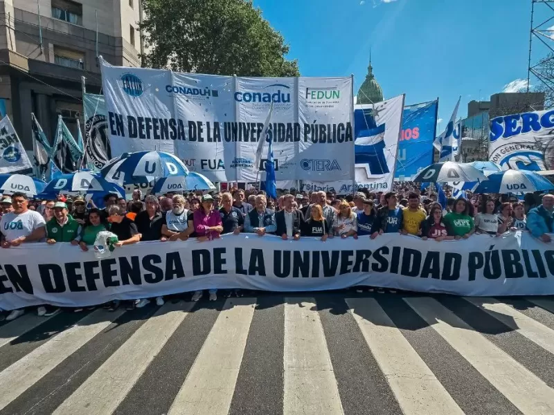Docentes universitarios iniciaron un paro nacional de 48 horas en reclamo por el financiamiento