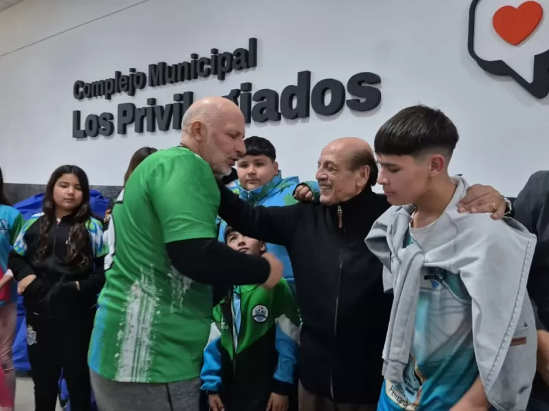 Más inversión en deporte: 58 clubes de Berazategui recibieron elementos deportivos