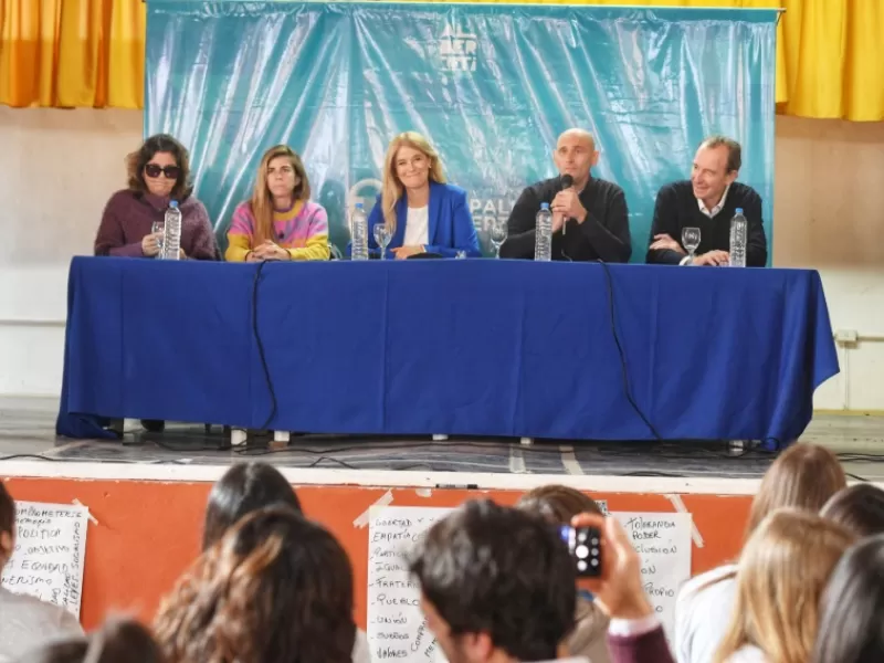 Magario: “No queremos la motosierra, necesitamos mejorar el Estado y darle más oportunidades a los jóvenes”