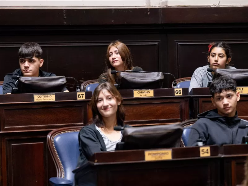 Estudiantes realizan visitas educativas a la República de los Niños y la Legislatura Bonaerense