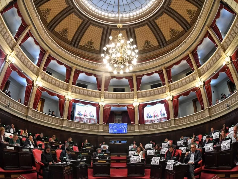 El Senado bonaerense aprobó la Ley Ema para prevenir la violencia digital en las escuelas