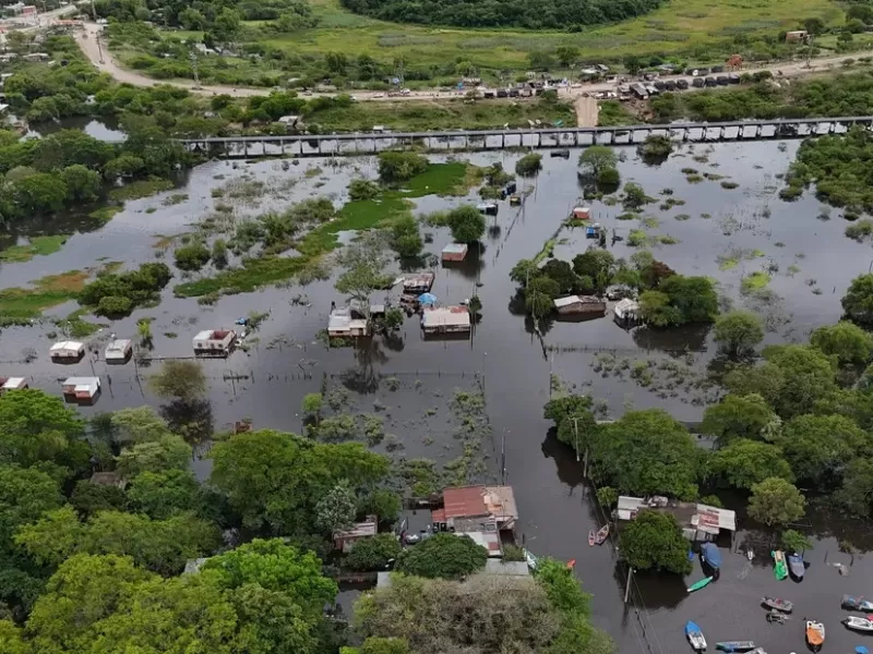 M&aacute;s de mil evacuados y contin&uacute;a activa la alerta por tormentas