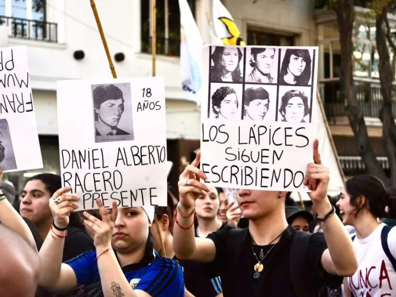 Kicillof suspendi&oacute; una actividad en 9 de Julio y se sumar&aacute; a la marcha por La Noche de los L&aacute;pices