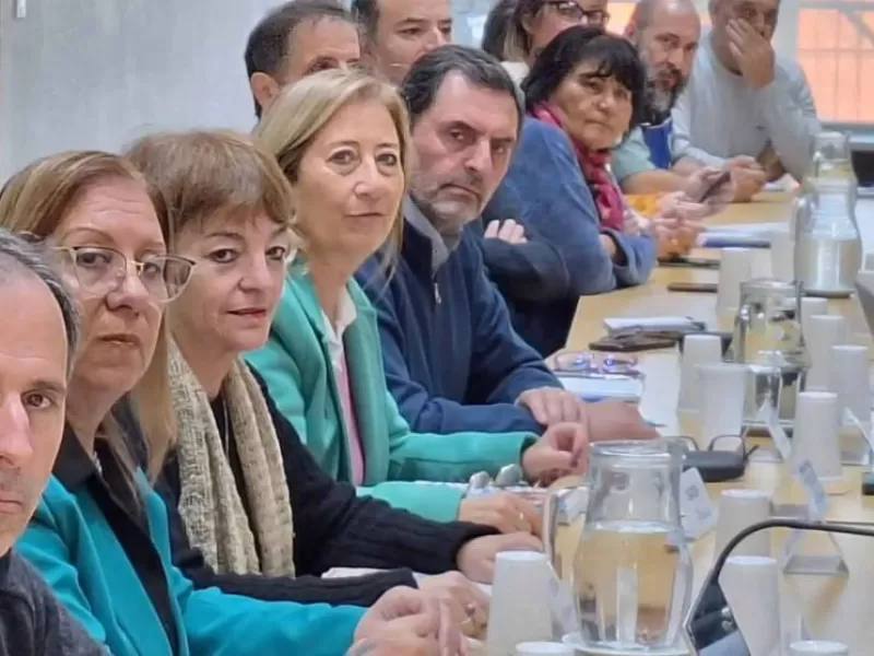 Provincia convoca a docentes y estatales para reabrir la paritaria en una semana clave