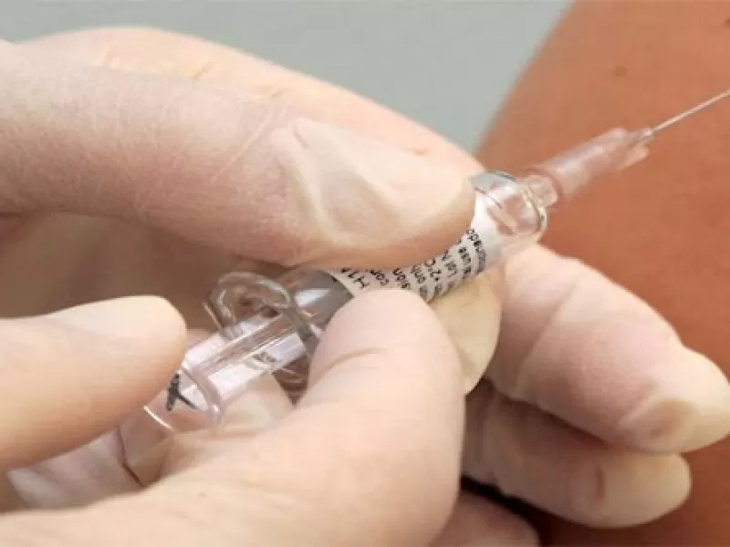 Inician la campa&ntilde;a de vacunaci&oacute;n antigripal con prioridad para mayores de 65 y personal de salud