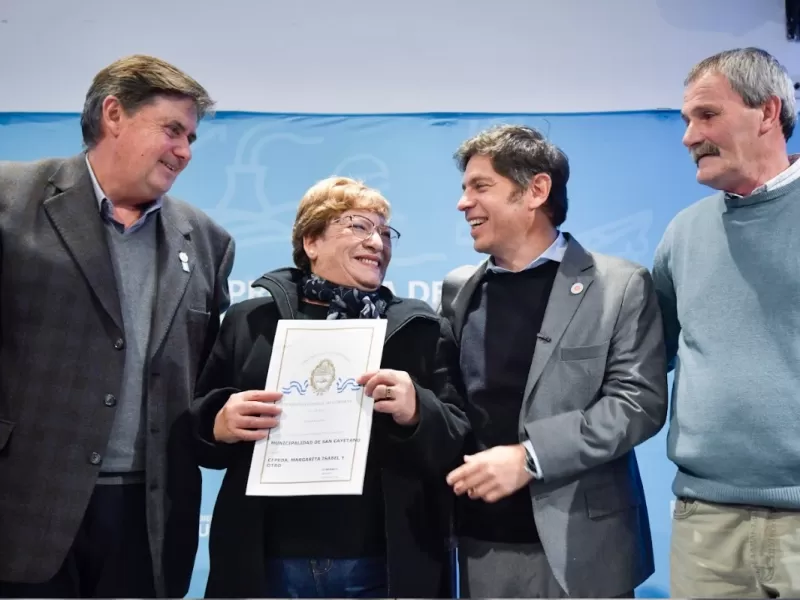La Provincia entrego patrulleros y escrituras
