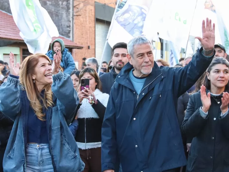 Ferraresi cerró la campaña en Avellaneda con la tradicional Caminata para la Victoria