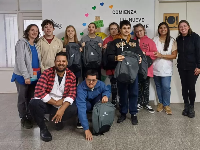 Puerto Ciudad Inclusiva:  entreg&oacute; 40 mochilas escolares a la Escuela Especial N&ordm; 503