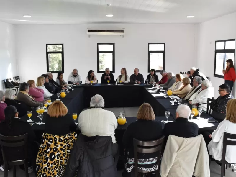 Cagliardi y Slezack realizaron un encuentro con los Centros de Jubilados de la ciudad