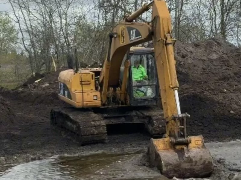 El Municipio avanza con trabajos de limpieza y mantenimiento en el arroyo Carabassa