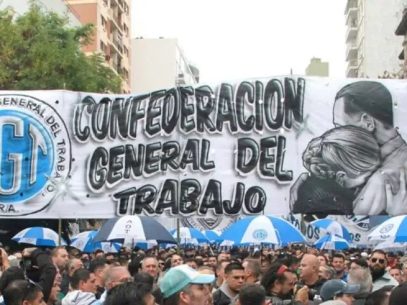 La CGT moviliza en Plaza de Mayo y aumenta la presi&oacute;n sobre el Gobierno por la situaci&oacute;n laboral