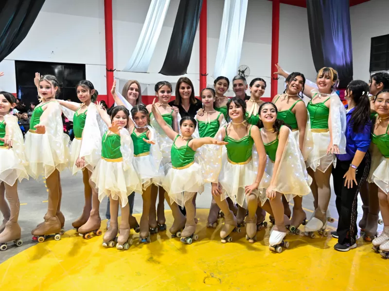 Centenares de familias vivieron una nueva edición de la Gala de Patín Artístico del Municipio