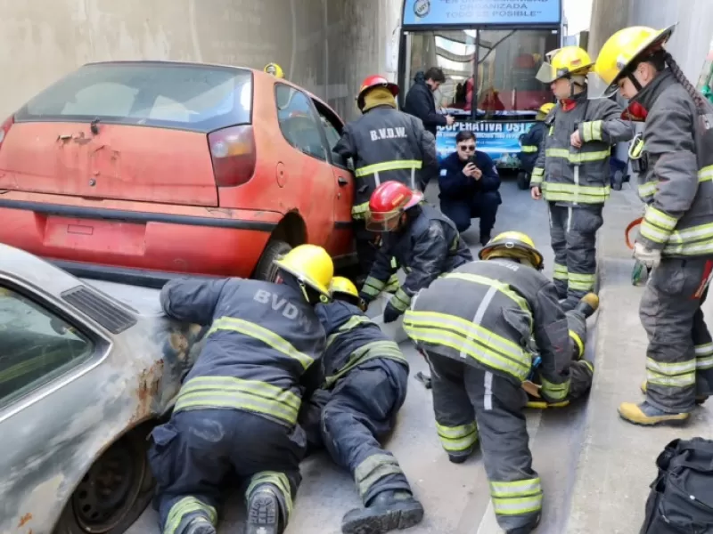 Bomberos Voluntarios realizaron un importante simulacro de rescate en Villa Dom&iacute;nico