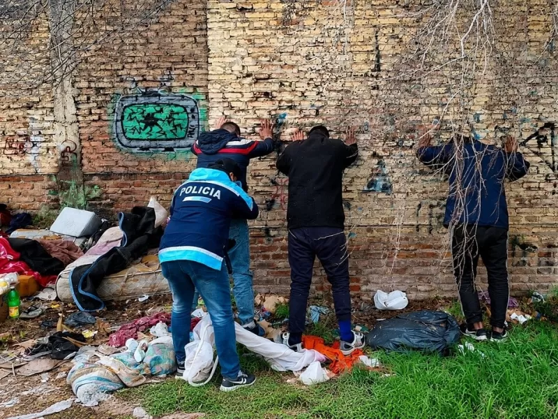 Detienen a tres hombres buscados por la Justicia