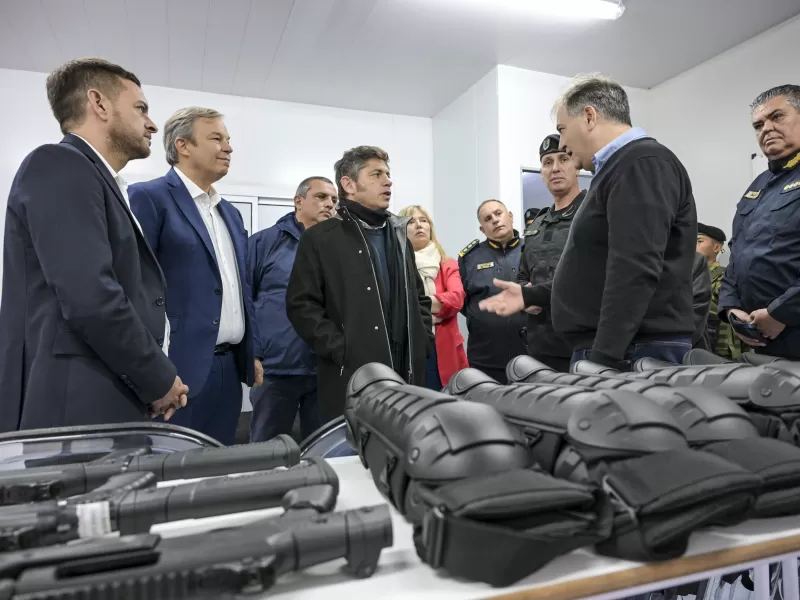 Kicillof, Cascallares y Fabiani inauguraron dos bases policiales y entregaron patrulleros