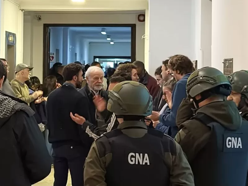 ATE denunci&oacute; 100 despidos en la Comisi&oacute;n Nacional de Energ&iacute;a At&oacute;mica y tom&oacute; la sede del organismo