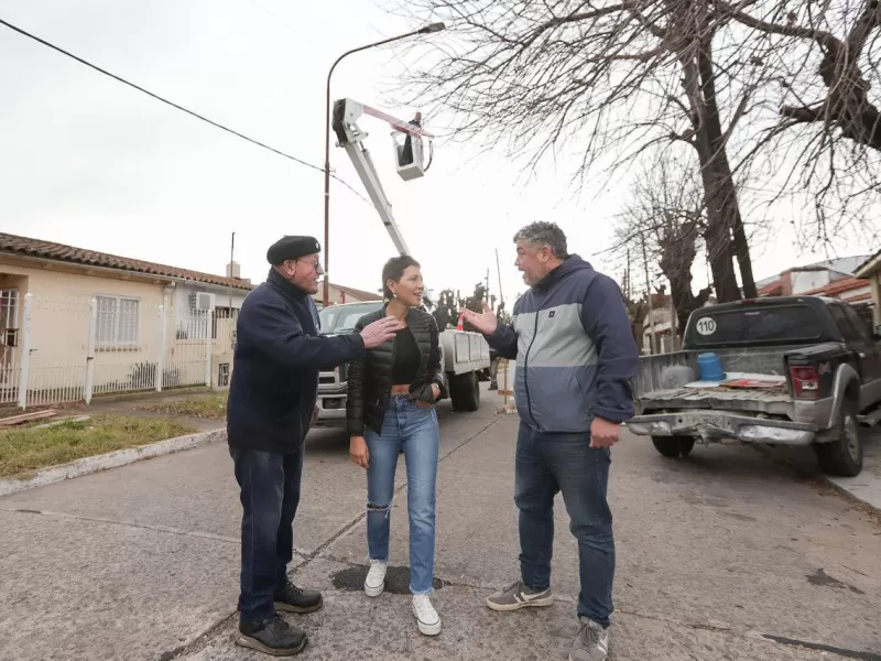 Mayra Mendoza supervisó obras de bacheo y destacó el esfuerzo municipal