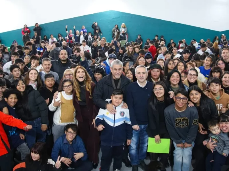 Ferraresi y Larroque inauguraron obras de ampliaci&oacute;n del programa Envi&oacute;n en Isla Maciel