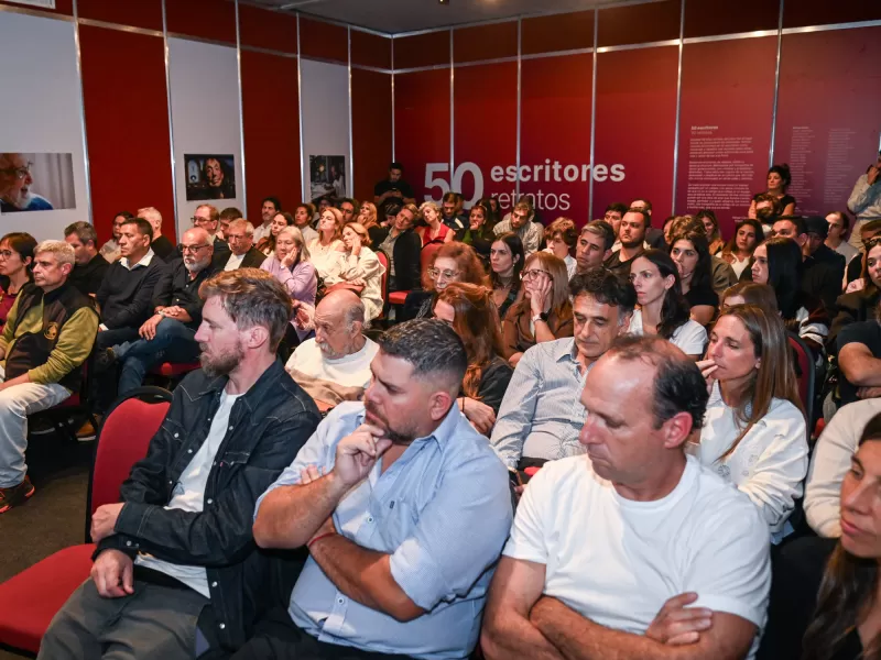 Julio Zamora participó en la Feria del Libro de la presentación de una publicación sobre Estado y políticas públicas
