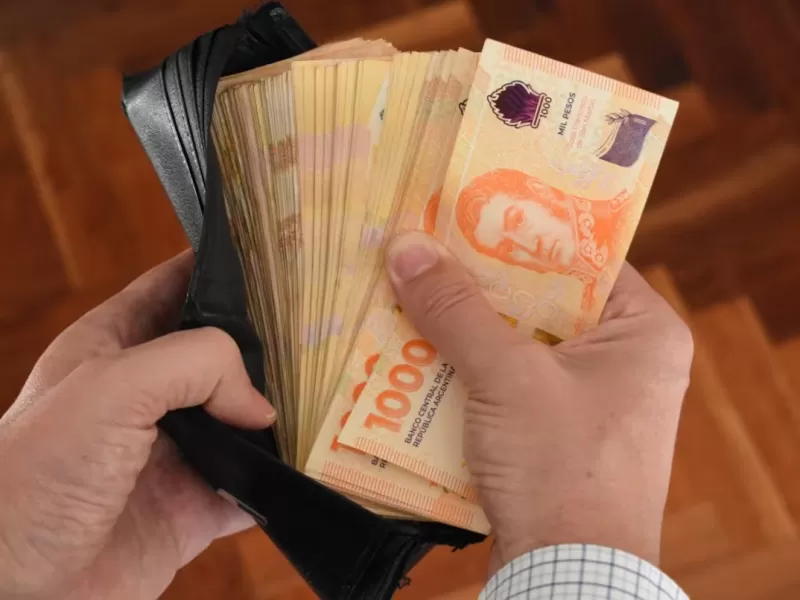 INDEC indic&oacute; que los sueldos sufrieron una ca&iacute;da de m&aacute;s del 2% en diciembre 2025