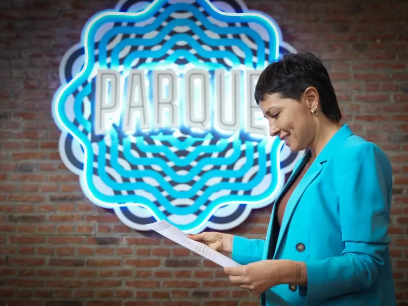 Mayra Mendoza entregó el certificado que declara a la ciudad Capital Provincial de la Cerveza