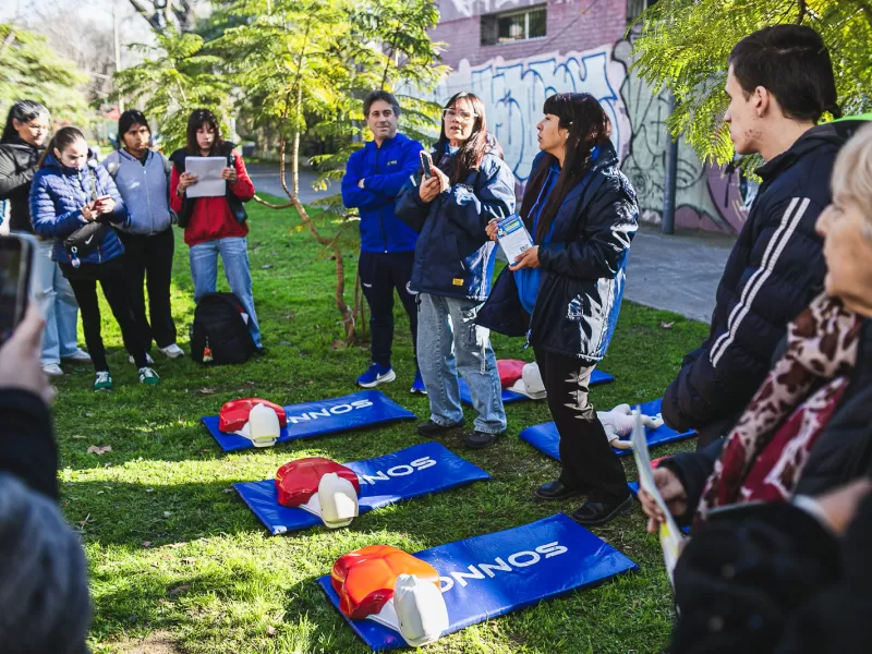 Cientos de vecinos participaron en José Mármol de una Jornada de Salud en homenaje a René Favaloro