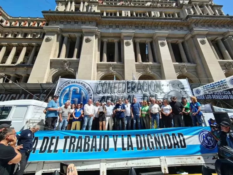 La CGT se moviliz&oacute; a Tribunales y pidi&oacute; declarar inconstitucional la reforma laboral