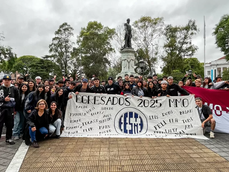 Cascallares despidi&oacute; a los estudiantes ganadores del programa &ldquo;j&oacute;venes innovando&rdquo; que viajaron a Mar del Plata