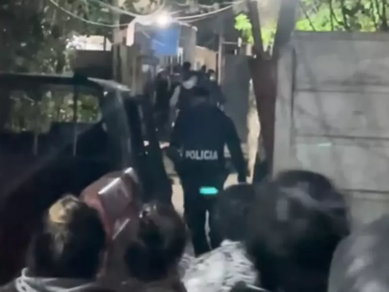 Tiroteo fatal en Villa Monte Mataderos: una joven asesinada, una mujer herida y tres detenidos