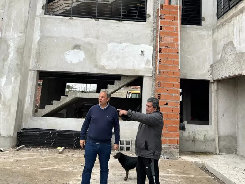 Cascallares recorrió los avances de la obra del nuevo edificio de la Escuela Secundaria N° 26 en Glew