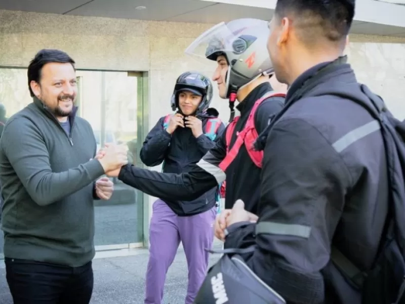 Proponen crear estaciones municipales de descanso para trabajadores de plataformas