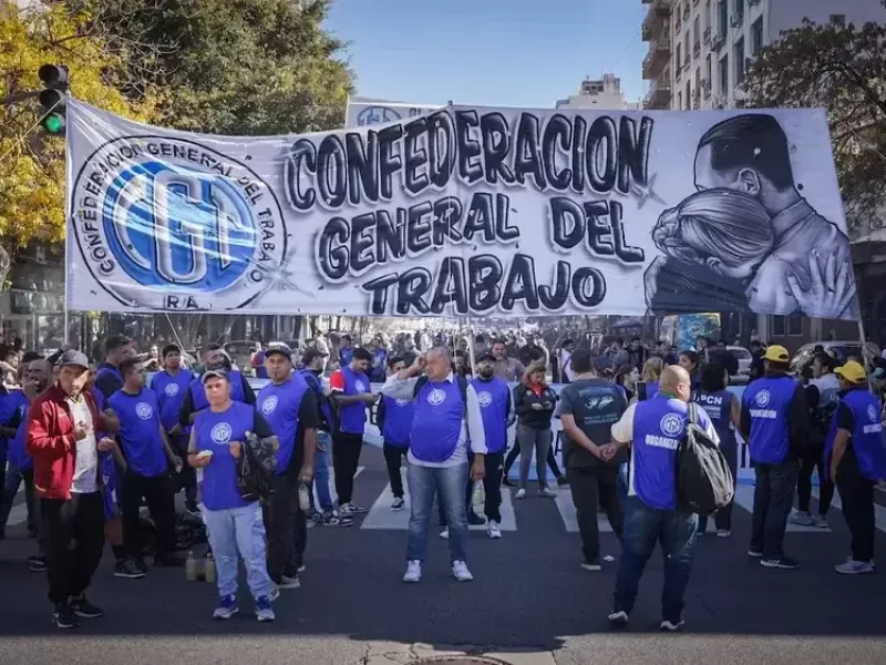 La CGT, las CTA y organizaciones sociales ratifican la movilizaci&oacute;n contra la Ley de Inviolabilidad de la Propiedad Privada