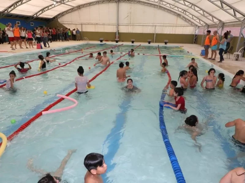 Abren la reinscripci&oacute;n 2026 para los natatorios municipales