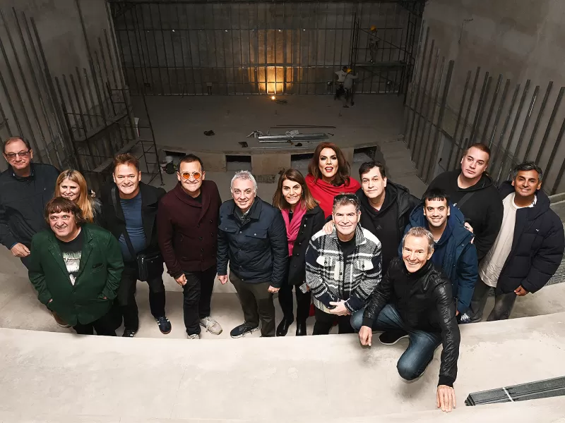 Julio Zamora recorri&oacute; las obras del futuro Teatro Municipal de Don Torcuato, que ya transita su etapa final