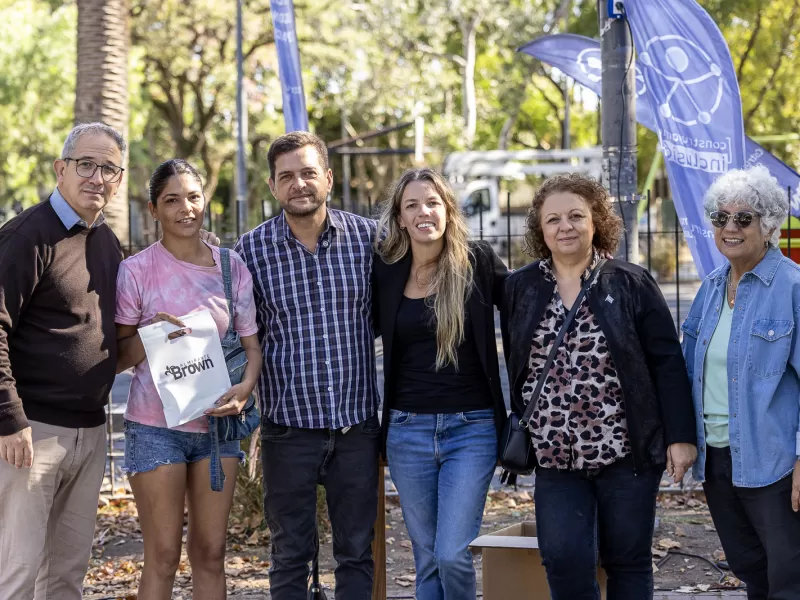 El municipio entregó anteojos a vecinos