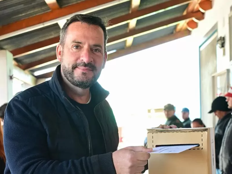 Participación moderada y voto de los principales referentes