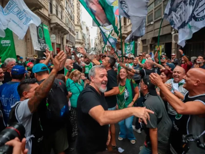 ATE marcha a la Superintendencia de Salud y denuncia irregularidades en la gesti&oacute;n