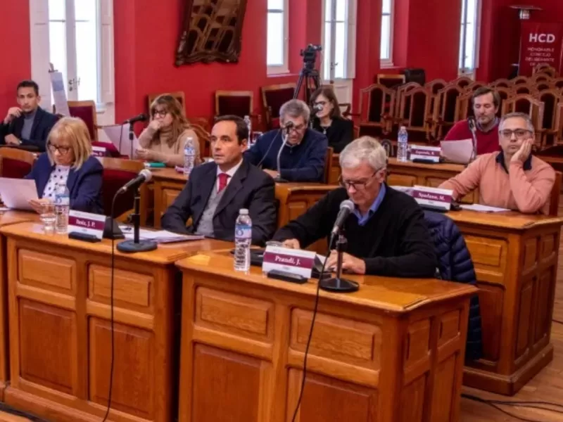 Posible alianza entre el PRO y La Libertad Avanza rompe con la UCR y la Coalición Cívica