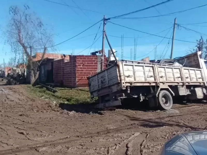 Denuncian que obras de Telecentro dejaron destrozadas las calles de Villa Argüello