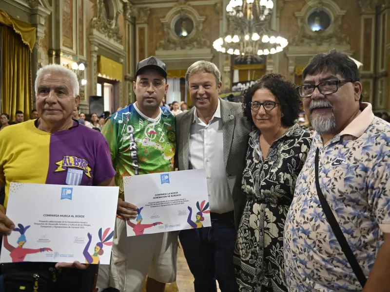 Emotivo reconocimiento a comparsas de la ciudad por su aporte cultural al carnaval