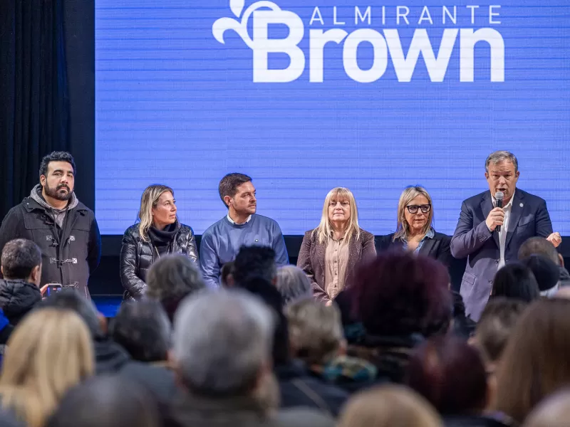 El Municipio acompañó en la firma de su escritura a 200 familias