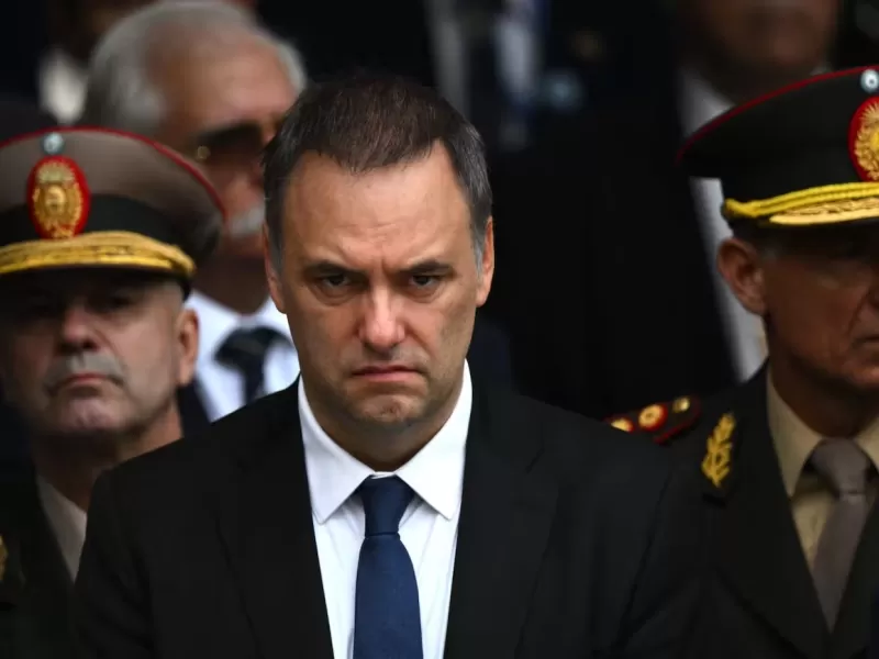 Renunci&oacute; Adorni: Milei lo defendi&oacute; contra viento y marea