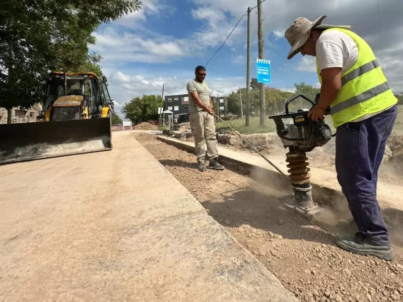 El municipio avanza con obras viales en barrios y localidades