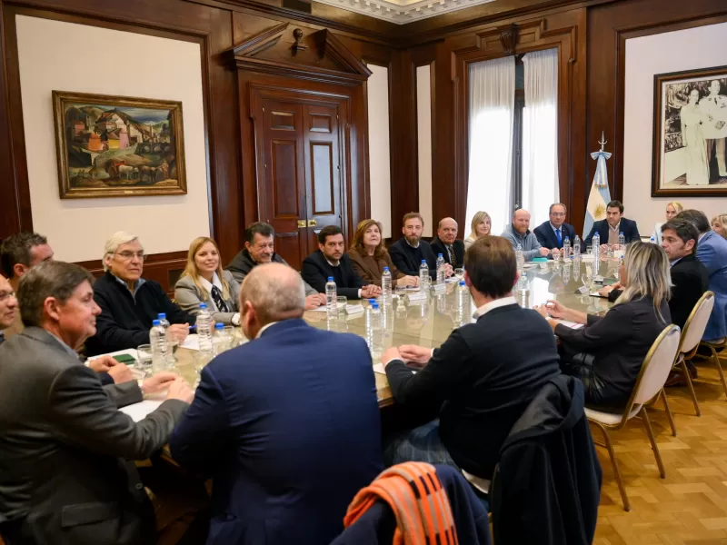 Kicillof y Cuattromo firmaron convenios con 18 municipios para financiar la compra de bienes de capital