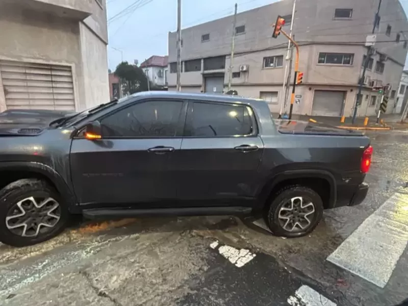 Seis detenidos tras el robo de una camioneta y una persecuci&oacute;n que termin&oacute; con un choque