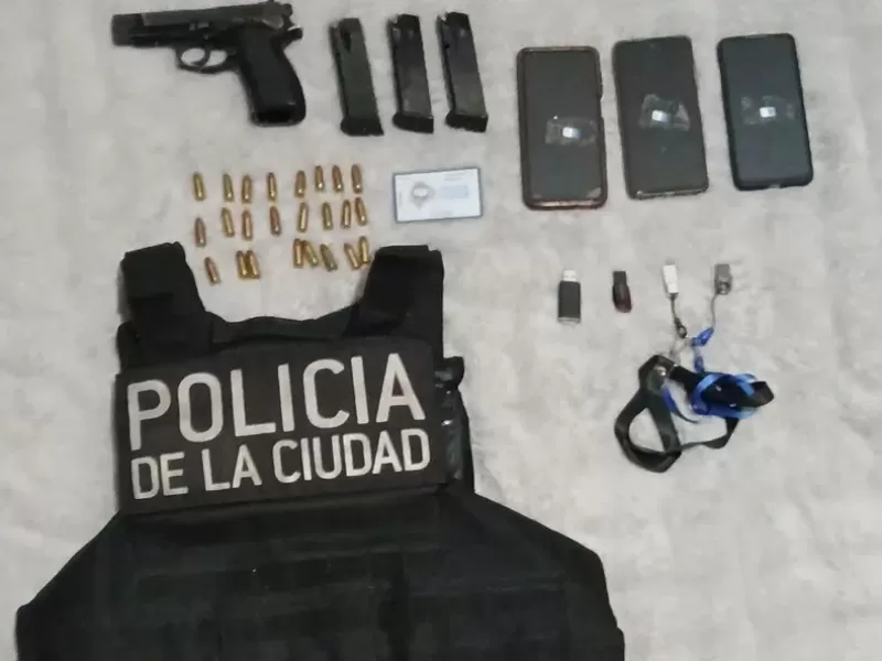 Detuvieron a dos polic&iacute;as acusados de vender informaci&oacute;n reservada para facilitar delitos