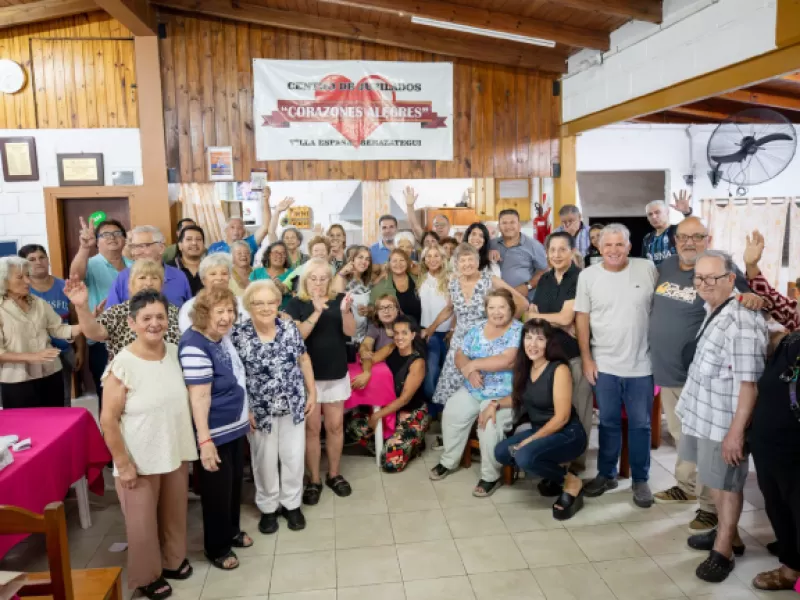 Carlos Balor visit&oacute; el Centro de Jubilados Corazones Alegres